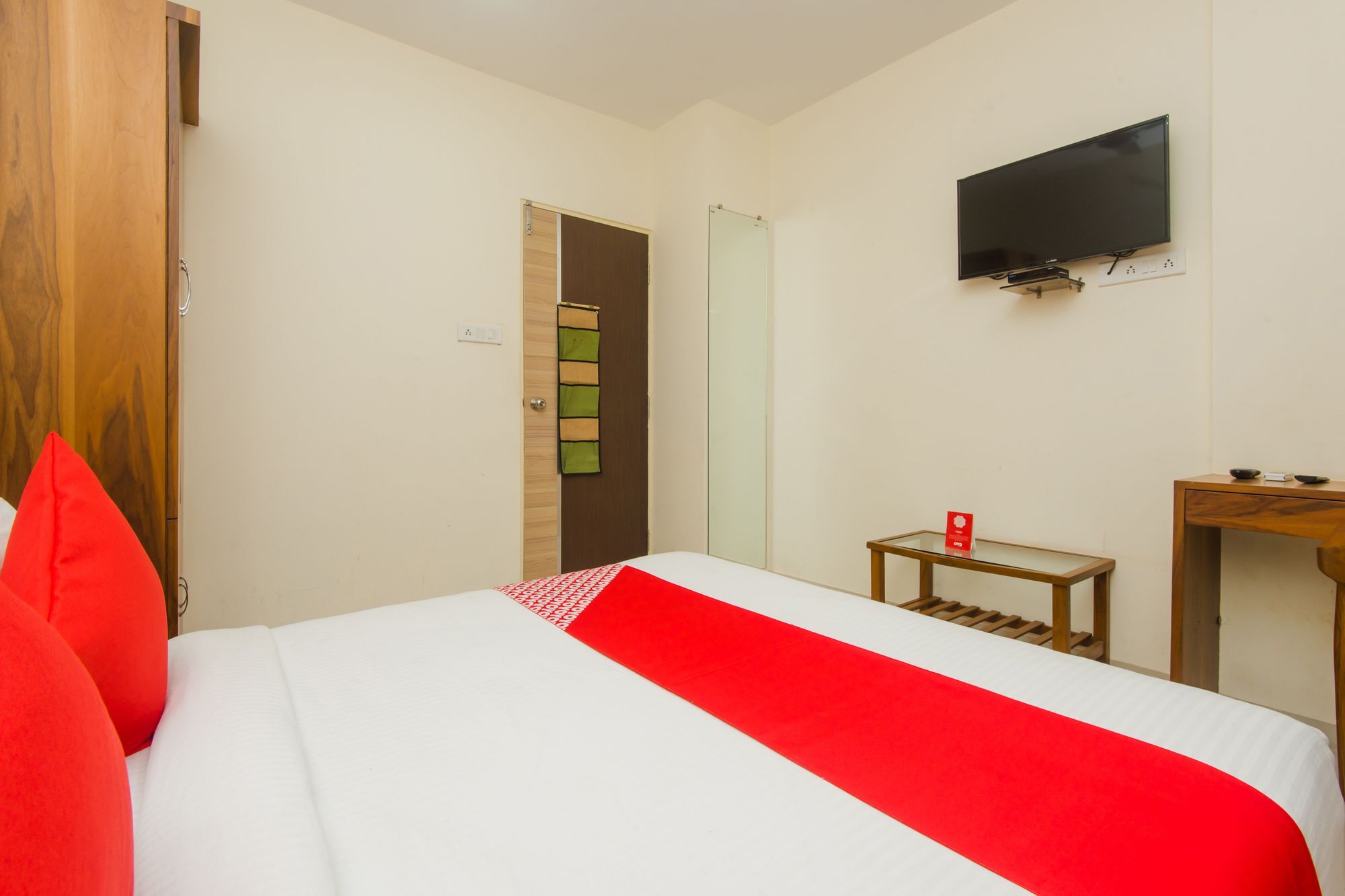 מומביי Oyo 11441 Hotel Blue Bells Residency מראה חיצוני תמונה