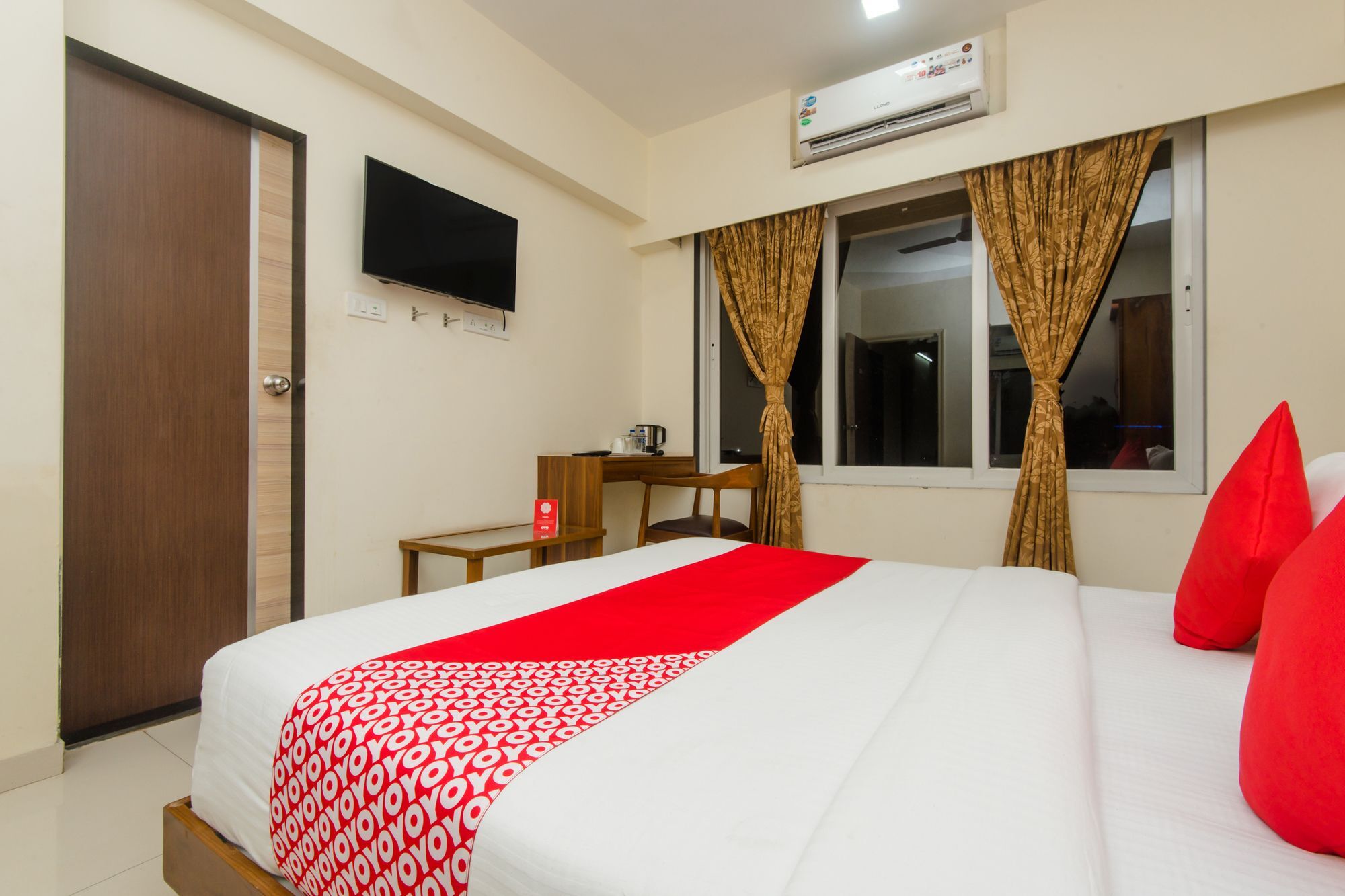 מומביי Oyo 11441 Hotel Blue Bells Residency מראה חיצוני תמונה