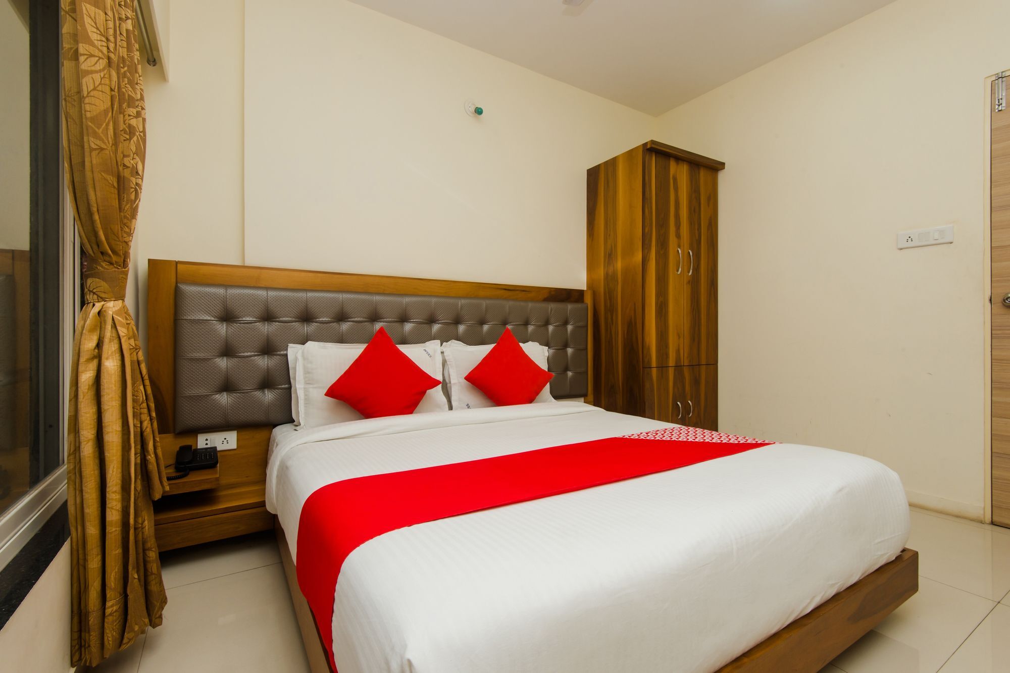 מומביי Oyo 11441 Hotel Blue Bells Residency מראה חיצוני תמונה