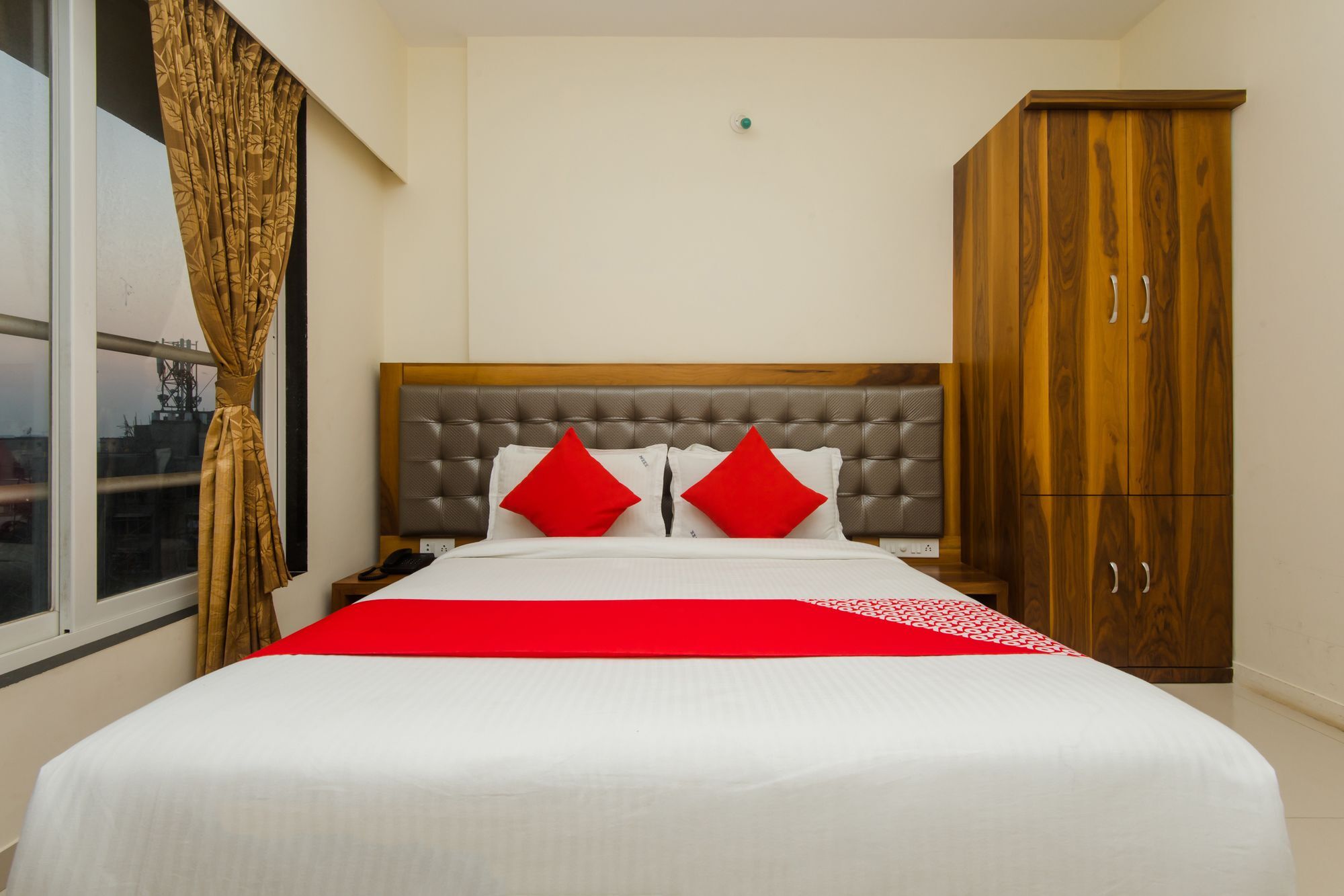 מומביי Oyo 11441 Hotel Blue Bells Residency מראה חיצוני תמונה