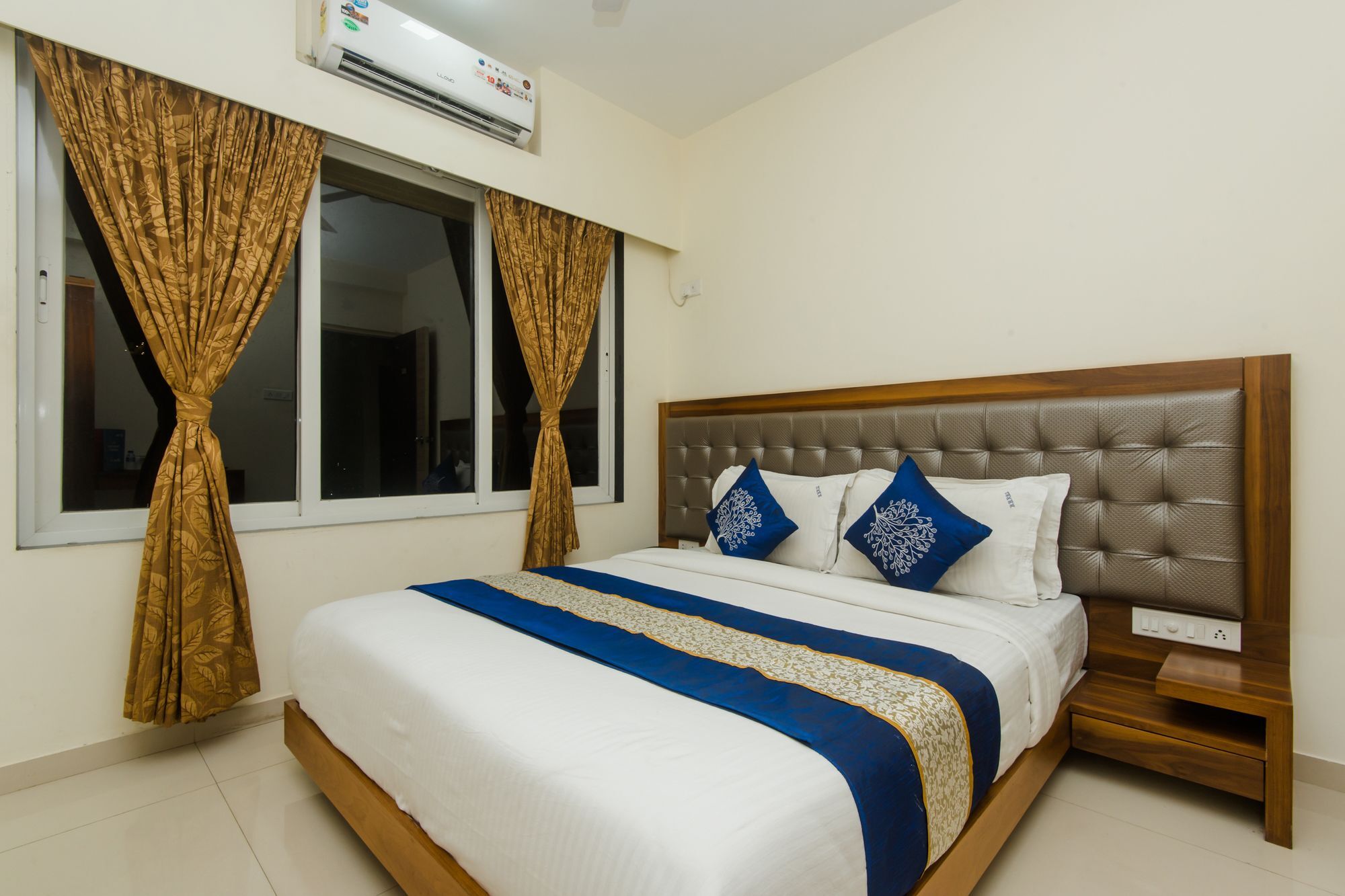 מומביי Oyo 11441 Hotel Blue Bells Residency מראה חיצוני תמונה