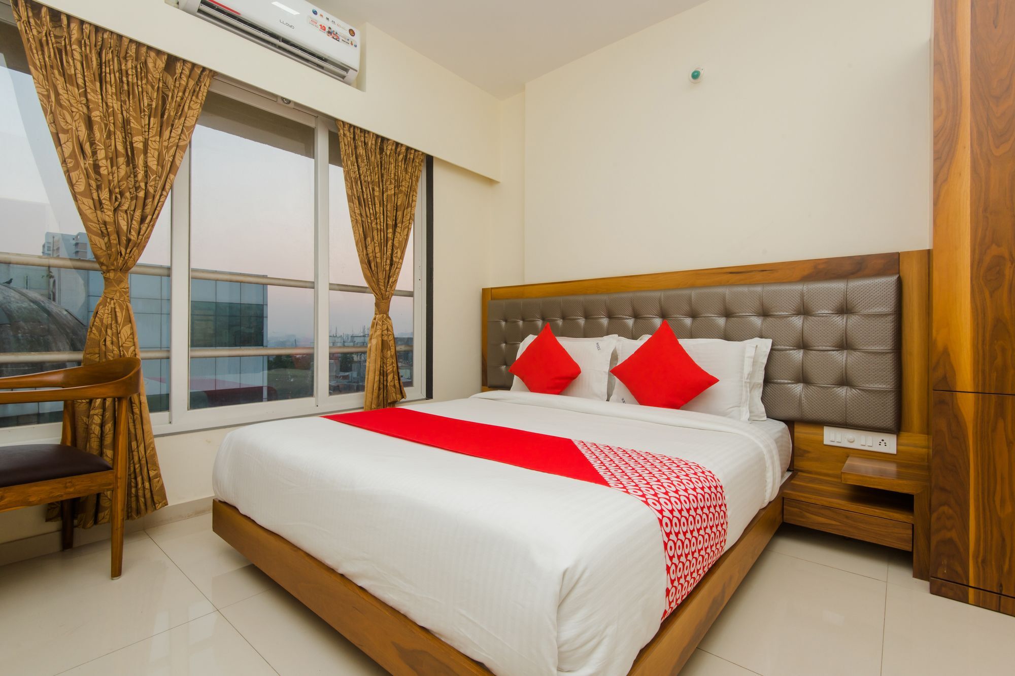 מומביי Oyo 11441 Hotel Blue Bells Residency מראה חיצוני תמונה