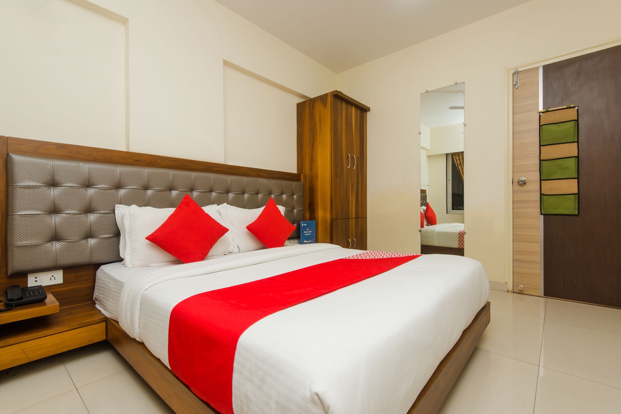 מומביי Oyo 11441 Hotel Blue Bells Residency מראה חיצוני תמונה